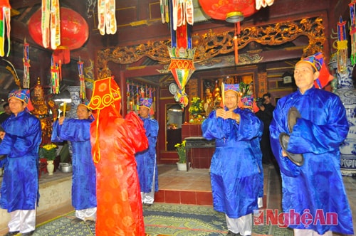 Lễ tế tạ ở chùa Bà Bụt.  Ảnh: Minh Quân