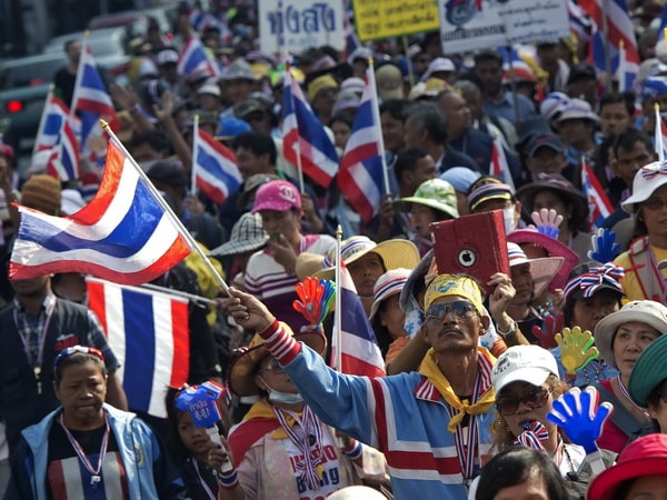 Người biểu tình chống Chính phủ tại Bangkok ngày 17/1 vừa qua. (Ảnh: AFP/TTXVN)