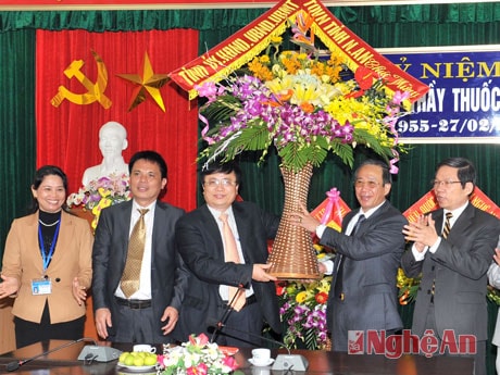 Chúc mừng cán bộ Sở y tế