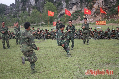 Giờ giải lao trên  thao trường. Ảnh: Lê Tường Hiếu