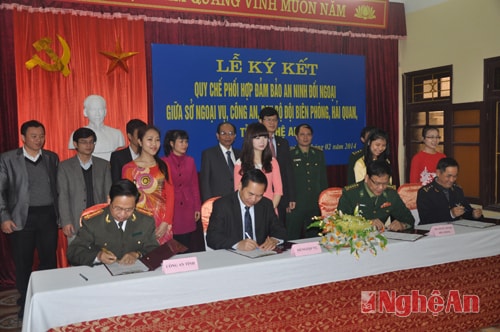 Các thành viên tham gia Lễ ký kết.