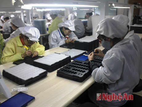 Dây chuyền sản xuất tại Công ty TNHH điện tử BSE (KCN Nam Cấm, Nghi Lộc).