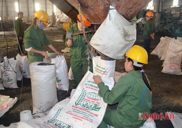 Dây chuyền sản xuất tại Công ty CP Lương thực vật tư nông nghiệp.