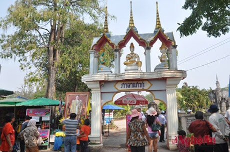 Lối vào chùa và công viên phật Slakeoku - một trong những công trình có kiến trúc độc đáo tại tỉnh Nọng Khai (Thái Lan)