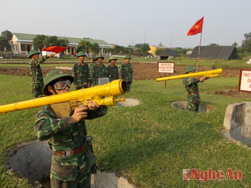 Trung đội tên lửa vác vai A72 Tiểu đoàn 4 – Lữ đoàn Phòng không 283 thi đua huấn luyện giỏi, sẵn sàng chiến đấu cao.