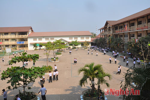 Toàn cảnh trường Nguyễn Du, thủ đô Viêng Chăn, Lào