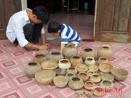 Cổ vật ông Trần Đức Đường, CCB khối Đóng, phường Quang Phong (Thái Hòa) sưu tầm khai quật được.