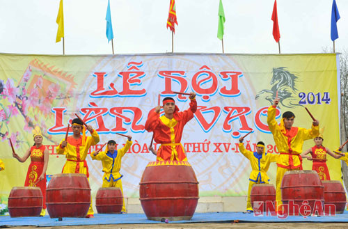 Màn trống khai hội