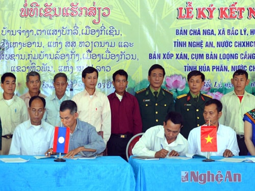Ký biên bản kết nghĩa.