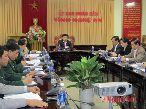Quang cảnh buổi làm việc của Hội đồng TĐKT tỉnh.