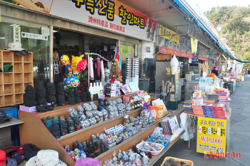 Quà lưu niệm, sản vật rất phong phú được bày bán trên đảo Jeju