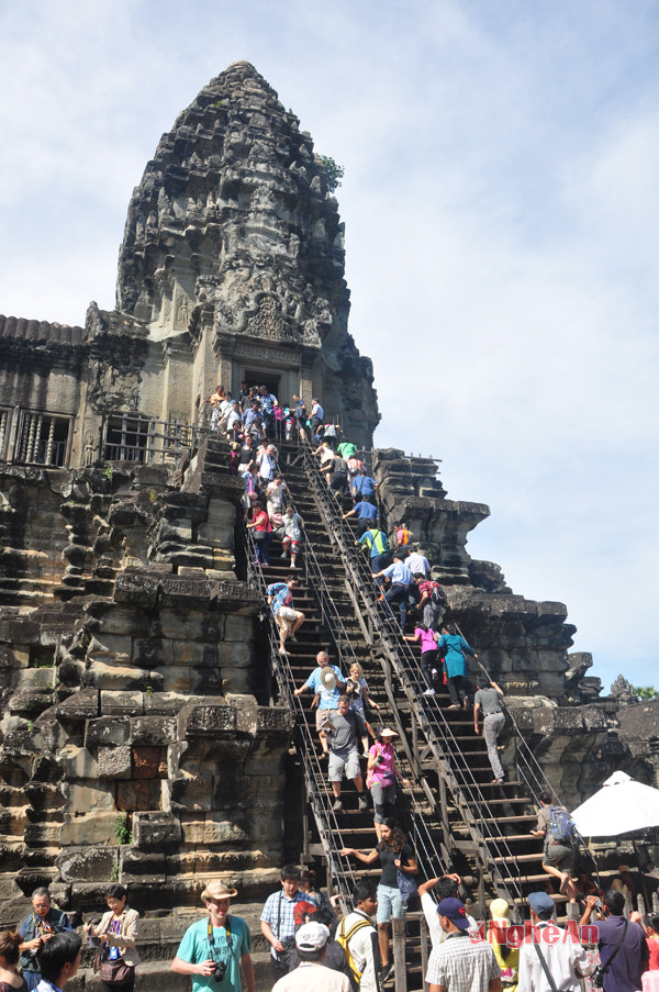 Tháp chính tại đền Angkor Wat.