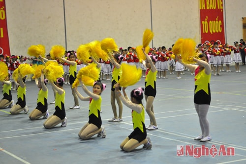 Màn múa Aerobic của các em học sinh tiểu học
