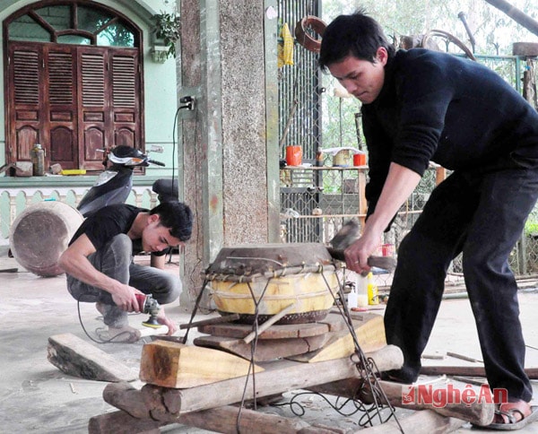 Làng nghề trống truyền thống ở xã Thanh Văn (Thanh Chương).  Ảnh: Đức Chuyên