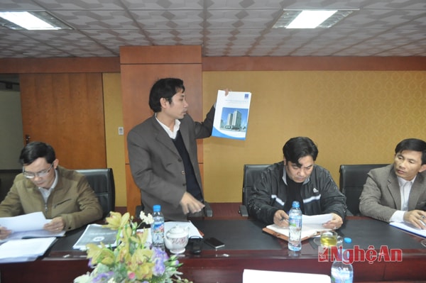 Lãnh đạo công ty báo cáo về tình hình thực hiện đầu tư dự án Toàn nhà Dầu khí Nghệ An