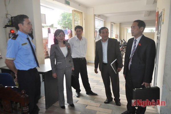 Đoàn khảo sát dự án nhà ở cho người thu nhập thấp
