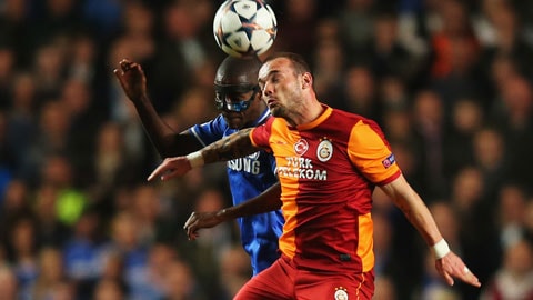 Ramires đã bắt chết ngòi nổ Sneijder của đội khách