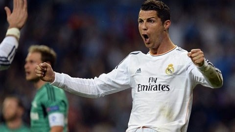 Ronaldo tỏa sáng bằng cú đúp bàn thắng