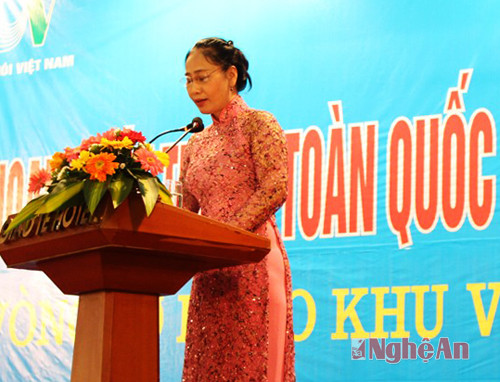 Đồng chí Đinh Thị Lệ Thanh - Phó Chủ tịch UBND tỉnh phát biểu