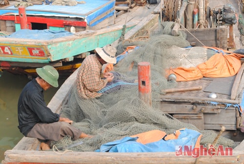 Ngư dân Diễn Châu chuẩn bị ra khơi.