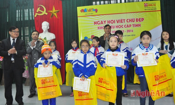 Các học sinh đạt giải Ba