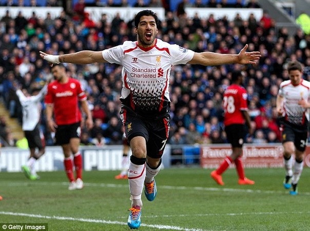 Luis Suarez lập hat-trick giúp Liverpool vùi dập Cardiff.