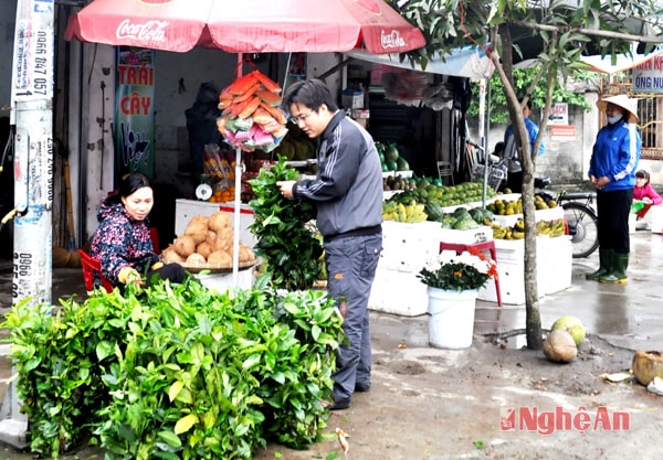 Một nét chợ quê trên phố Nguyễn Viết Xuân.