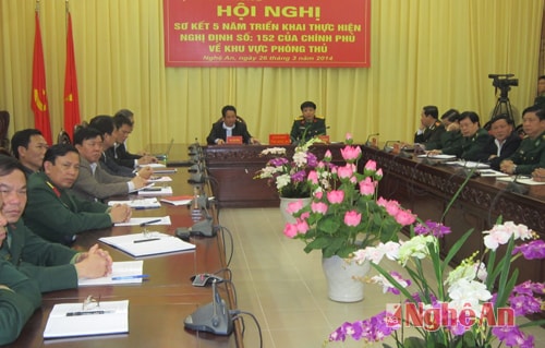 Đồng chí Thái Văn Hằng và Đại tá Hoàng Chương chủ trì tại điểm cầu Nghệ An
