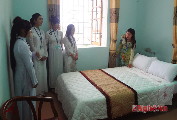  Học sinh Trường Trung cấp Kinh tế - Kỹ thuật Nghi Lộc thực hành nghề du lịch - khách sạn.
