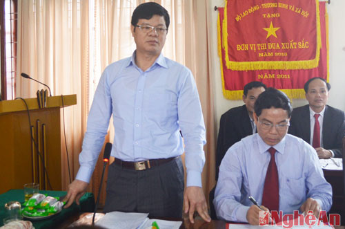 Đồng chí Lê Xuân Đại, Ủy viên BTV Tỉnh ủy, Phó chủ tịch UBND tỉnh phát biểu.