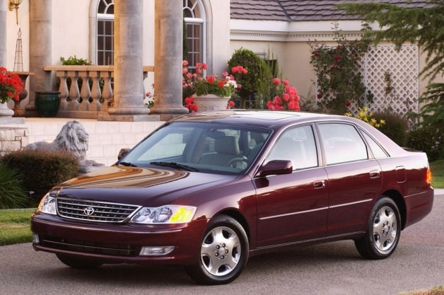 Mẫu Avalon sedan đời 2003-2004. (Nguồn: autoblog.com)