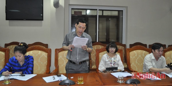 Đại diện Văn phòng Đoàn ĐBQH và HĐND tỉnh báo cáo những công việc trọng tâm tháng 3