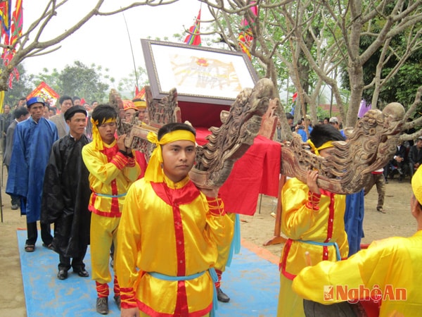 Rước Bằng công nhận Di tích lịch sử đình làng Dụng.