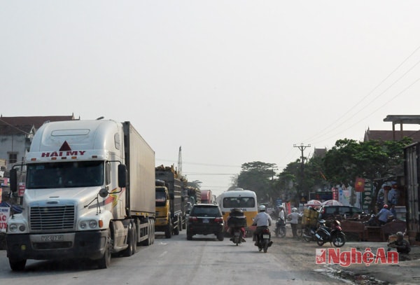 QL 1A đoạn qua Quỳnh Văn - Quỳnh Lưu chưa được bàn giao mặt bằng.
