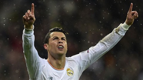 Ronaldo cân bằng kỷ lục ghi 14 bàn/mùa của Messi