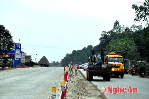Các hộ dân ở Diễn Châu đã GPMB hành lang ATGT, tạo điều kiện cho các đơn vị thi công.