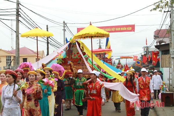 Lễ rước tại Lễ hội Đền Vạn Lộc Ảnh: Xuân Nhường