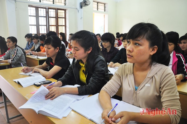Giờ học môn Tài chính - Ngân hàng ở Trường Đại học Kinh tế Nghệ An. Ảnh: Trần Hải