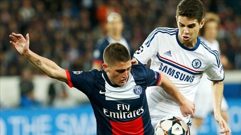 Không dễ để Chelsea (áo trắng) vượt qua được một PSG ngày một bản lĩnh