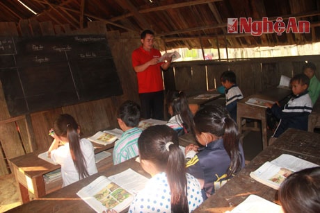 Chăm chỉ nghe thầy giảng bài