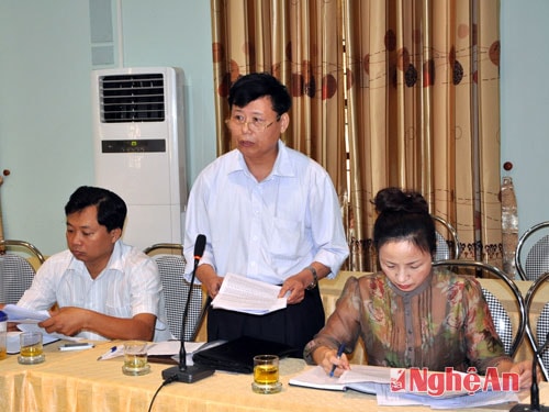 Đồng chí Lâm Văn Đoàn - Phó tổng biên tập Báo Nghệ An phát biểu.