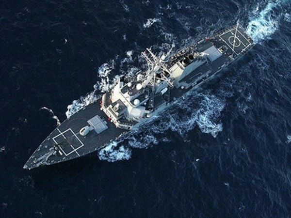 Tàu khu trục trang bị tên lửa dẫn đường USS Donald Cook của Hải Quân Mỹ. (Nguồn: RIA Novosti)