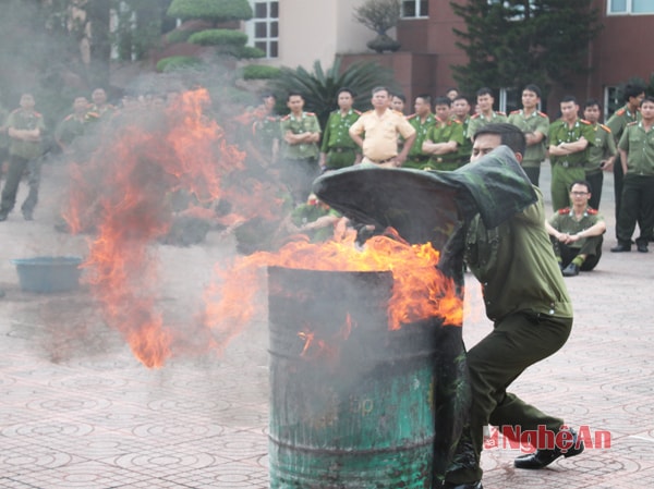 Thực hành sử dụng các phương tiện chữa cháy thông dụng