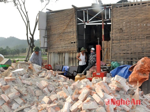 Ngôi nhà tạm của ông Nguyễn Võ Long (xóm Bắc Sơn 1 - xã Nghi Quang - Nghi Lộc)