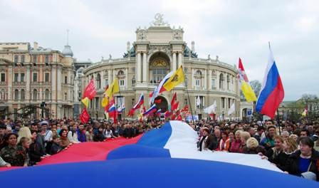 Biểu tình ủng hộ Nga ở thành phố Odessa. Ảnh:AFP/TTXVN