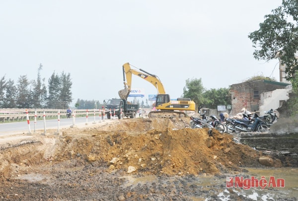 Thi công đoạn qua địa bàn Nghi Lộc.