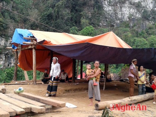 Sau vụ nổ, ngôi nhà chỉ còn lại mấy chiếc cột.
