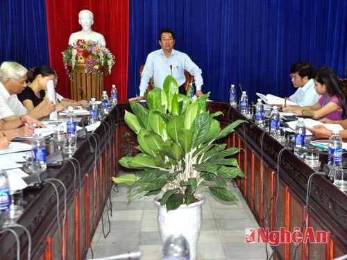 Đồng chí Thái Văn Hằng phát biểu tại cuộc họp.