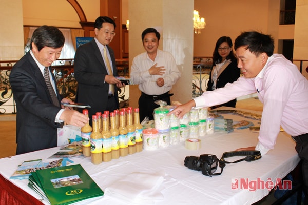 Một số sản phẩm của huyện Nam Đàn (Nghệ An) được giới thiệu tại Hội nghị