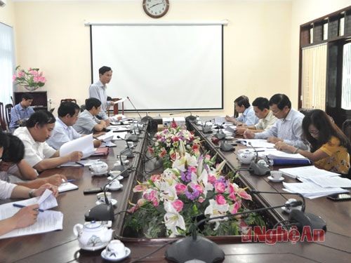 Quang cuộc làm việc.